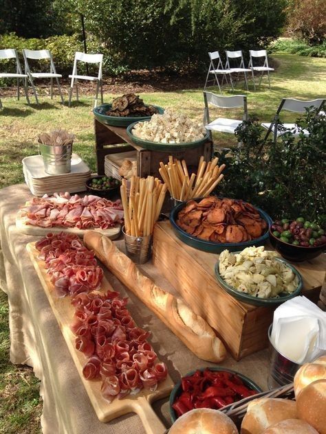 Grazing Food, Appetizers Table, Wedding Appetizers, Wallpaper Macbook, Reception Food, Practical Wedding, Food Stations, Grazing Tables, God Mat