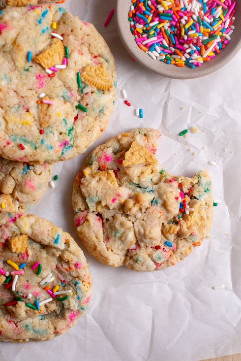 Golden Funfetti Cookies - The Little Holly That Could Funfetti Desserts, Funfetti Cookie Recipe, Sprinkle Cookies Recipe, Chocolate Cherry Cookies, Confetti Cookies, Breakfast Cupcakes, Potato Chip Cookies, Food Reference, Funfetti Cookies