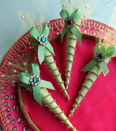 Mehendi Cone Decoration, Mehndi Cone Decoration, Mehandi Cone Decoration, Mehendi Thali, Mehendi Platter, Mehndi Favours, Mehendi Cone, Shadi Ideas, Bride Mehendi