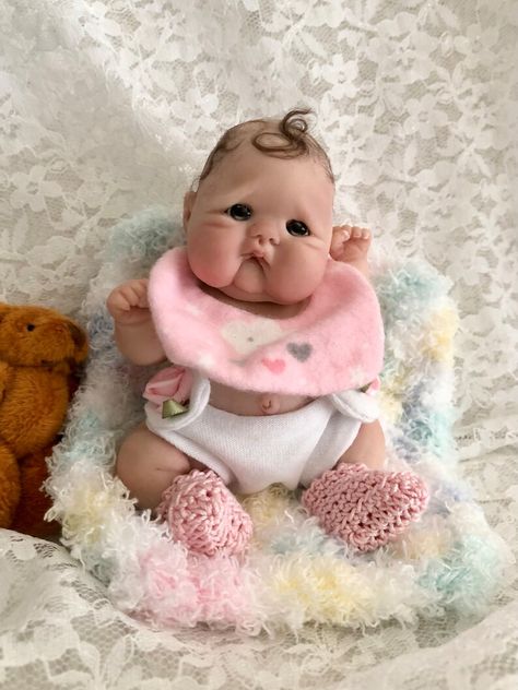 Newborn Baby Dolls, Animal Coloring, Crochet Purse Patterns, Primitive Dolls, Baby Monkey, Silicone Babies, Tiny Treasures, Reborn Baby Dolls