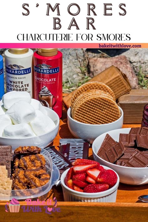 Tasty s'mores toppings and ingredients on a board or in a tray to assemble everything from classic to unique, custom gourmet s'mores by the campfire. Smores Charturie Boards, Smores Tray Party Ideas, S’more’s Charcuterie Board, Build Your Own Smores Bar, S’mores Dessert Bar, Gourmet Smores Bar, S’mores Tray Ideas, S'mores For A Crowd, Gourmet Smores Ideas