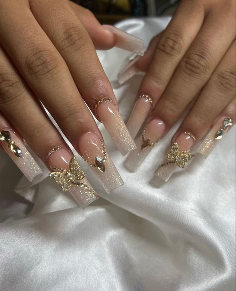 Oval Nails Inspiration, Gold Nails Prom, Preppy Nails, Champagne Nails, Quince Nails, Quinceanera Nails, Gold Acrylic Nails, Punk Nails, Colored Acrylic Nails