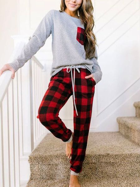 Pijamas que necesitas para ir entrando en mood navideño Christmas Wishlist For Teens, Cute Christmas Pajamas, Pijamas Women, Pajama Outfit, Cute Sleepwear, Pajama Outfits, Plaid Pajamas, Cute Pajamas, Satin Pyjama Set