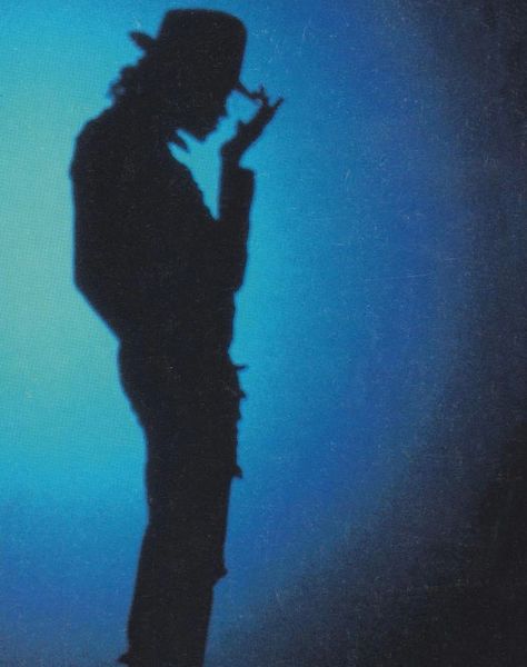 Mickle Jackson, Michael Jackson Silhouette, Big Pops, Foreign Language Learning, King Of Pops, Little Monsters, Pop Star, Michael Jackson, Human Silhouette