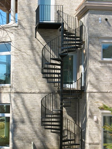 Spiral Staircase Outdoor, Lanai Porch, Outdoor Staircase, Round Stairs, Industrial Exterior, Outdoor Interior Design, Circular Stairs, Staircase Outdoor, Architecture Restaurant