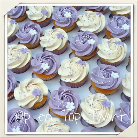 Purple White And Silver Cupcakes, Purple Cake And Cupcakes, Lilac Cupcakes Lavender, Lavender Butterfly Cupcakes, Cupcakes Decoration Purple, Purple And White Cupcakes Ideas, Quinceanera Cupcakes Ideas, Lavender Cupcakes Decoration, Purple And Silver Cupcakes