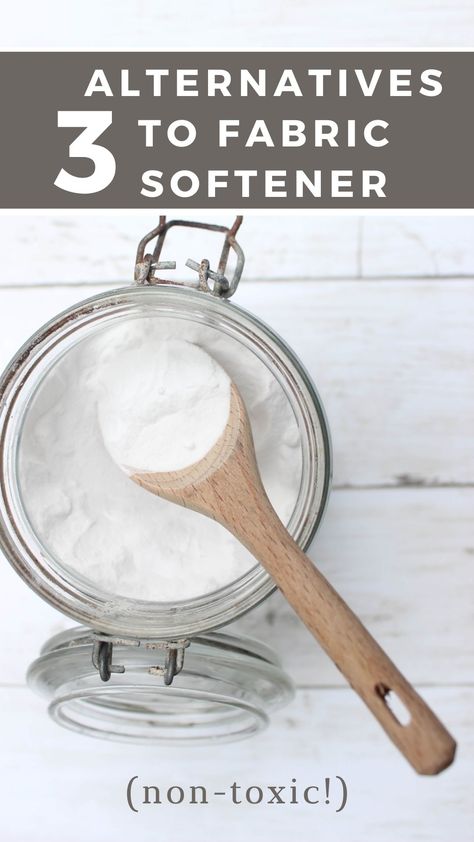 An overhead shot of a wooden spoon in a glass jar of baking soda. Fabric Softener Recipe, Laundry Fabric Softener, Diy Fabric Softener, Scented Vinegar, Homemade Fabric Softener, Nontoxic Cleaning, Laundry Soap Homemade, Laundry Scents, Liquid Fabric Softener