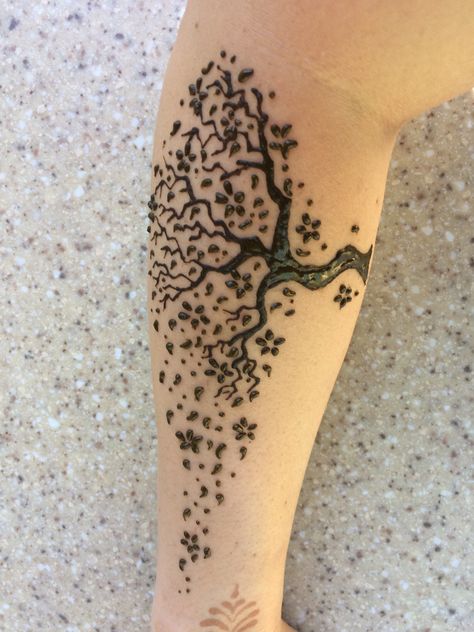 Henna Tree Designs, Tree Henna Designs, Cherry Blossom Henna, Tree Henna, Henna Tree, Summer Henna, Tree Tattoo Back, Henna Inspo, Cute Henna