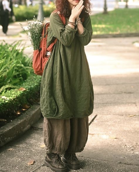 Mori Fashion Summer, Gardening Outfit Aesthetic, Naturecore Outfit, Forest Witch Outfit, Painter Outfit, Distressed Outfit, Nordic Fashion, Linen Style Fashion, Muslimah Style