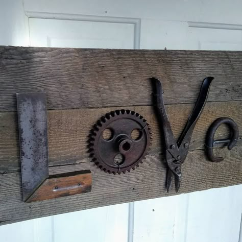 Decorating With Old Farm Tools, Repurpose Old Tools, Old Tools Repurposed Junk Art, Old Tools Decor Ideas, Old Farm Tools, Repurposed Tools, Tool Crafts, Hardware Art, Ship Lap