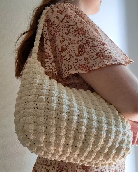 Pop-corn bag 🌷 #crochet #crochetaddict #crochetinspiration #crochetbag #crochetaccessories #wool #knit #knitting Crochet Popcorn, Popcorn Bag, Corn Bags, Popcorn Bags, Crochet Clutch, Crochet Simple, Novelty Bags, Large Wallet, Bag Crochet