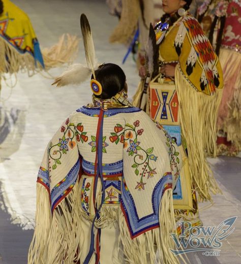 Fancy Shawl Regalia, American Indian Clothing, Native American Dance, Native American Dress, Powwow Regalia, Native American Dolls, Native American Regalia, Native American Clothing, American Photo