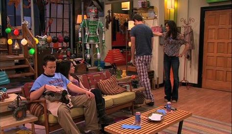 The set of ICarly Icarly House, Icarly Apartment, Icarly, Dream Art, Big Bang, Midcentury Modern, Bigbang, Art Studio, Sweet Home