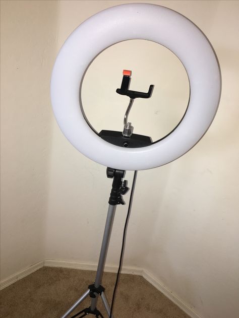 Ringlight Pics, Ring Light Selfie Ideas, Best Ring Light, Clip On Ring Light, Ring Light Photo, Led Selfie Ring Light, Light Pictures, Channel Ideas, Youtube Channel Ideas