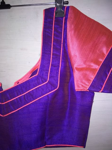 Simple Piping Blouse Designs, Piping Blouse Designs Latest, Piping Blouse Designs, Designers Blouse, Mirror Blouse Design, Simple Saree Blouse Designs, Piping Blouse, Ikat Blouse Designs, Normal Blouse