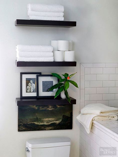 Bathroom Storage Solution: Stack a trio of clean-lined shelves on the wall above the toilet to cleanly store items. Bathroom Towel Storage Ideas, Float Shelf, Above Toilet, Shelves Above Toilet, Shelves Over Toilet, Bathroom Towel Storage, Small House Interior Design, Creative Bathroom, Over Toilet