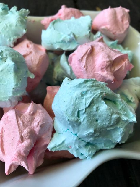 Easy Jello Meringue Cookies Jello Meringue Cookies, Mirangue Cookies, Jello Cookies Recipe, Jello Cookies, Meringue Pavlova, Christmas Cookie Recipes Holiday, Raspberry Coulis, Meringue Kisses, Kids Light