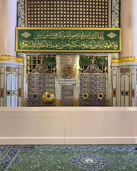 Madina - Shaykh Gilles Sadek (32) | Gilles Sadek | Flickr Islamic Calligraphy Quran, Ramadan Prayer, Quran Wallpaper, Medina Mosque, Islamic Wallpaper Hd, Photo Frame Wallpaper, Mecca Islam, Rose Gold Wallpaper, Mecca Wallpaper