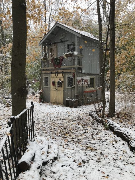 She Shed In The Woods, 2 Story She Shed, Spooky She Shed, Dark Home Exterior, Magic Cottage, Creative Studio Space, Off Grid Tiny House, Little Cabin In The Woods, Earthship Home