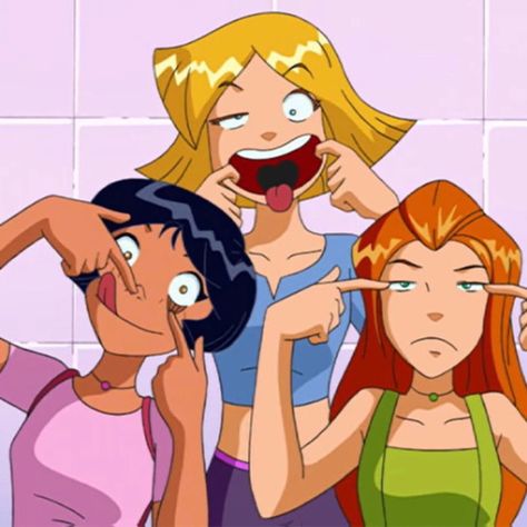 Us In Another Universe Trio, 3 Friends Cartoon, Iconic Trios Female, Trio Sisters, Trio Pfp, Funny Quotes Wallpaper, Trio Costumes, 2000s Icons, 2010s Aesthetic