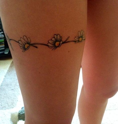 Pure and innocent — that's how people imagine chamomile, and this is one of its main meanings. But there are others. What are they? Read our article. Bonus: 60 cool daisy tattoo ideas you'll love. Chain Thigh Tattoo, Daisy Chain Tattoo Ankle, Chain Tattoos, Daisy Chain Tattoo, Tattoos Leg, Daisy Tattoo Designs, Daisy Flower Tattoos, Flowers Tattoos, Chain Tattoo