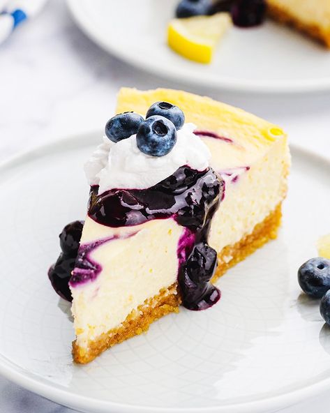 This blueberry cheesecake starts with a buttery graham cracker crust, a creamy cheesecake center, and a tangy blueberry swirl. This cheesecake is incredible! Blueberry Cheesecake Recipe, Blueberry Topping, Blueberry Compote, Blueberry Sauce, How To Make Cheesecake, Cracker Crust, Gateaux Cake, Strawberry Sauce, Lemon Cheesecake