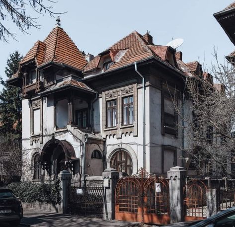 Romanian Revival House, Romanian House Traditional, Neo Romanian Architecture, Romanian Revival Architecture, Romanian Mansion, Victorian Gothic House Exterior, Romania House, Romania Architecture, Gothic House Exterior