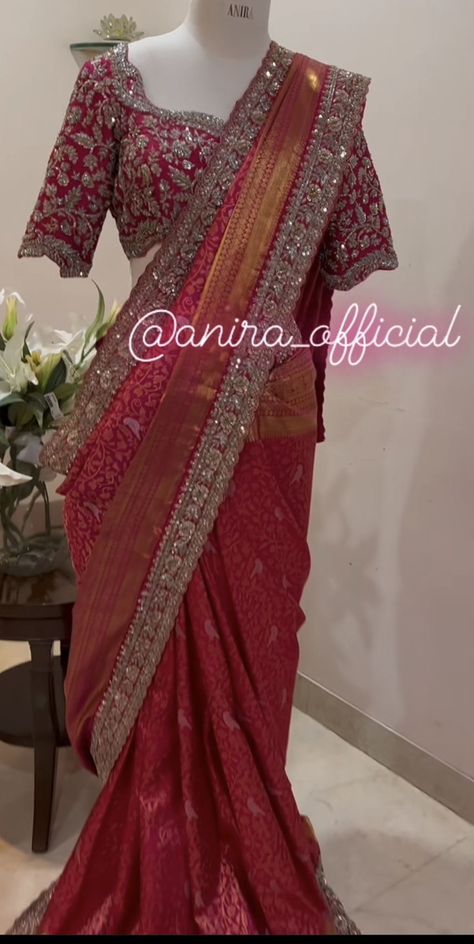 Engagement Bridal Saree Look, House Warming Outfit Ideas Indian, Saree Borders Designs, Saree Border Maggam Work, Reception Saree Ideas, Saree For Reception Party Wear, Latest Fancy Sarees Weddings, Pelli Sarees Pattu, Reception Blouse Design