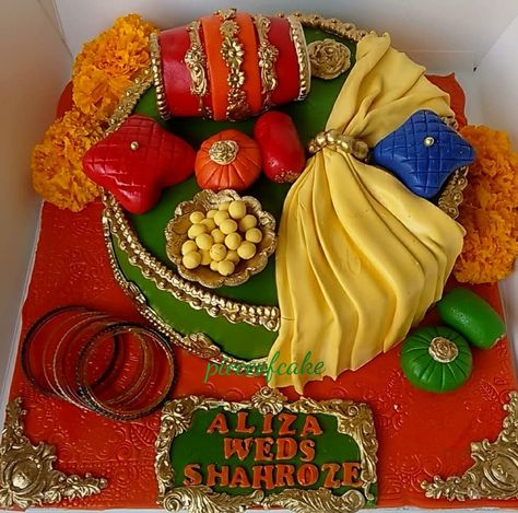 Dholki Cake Ideas, Haldi Cake Design For Bride, Mehndi Cake Ideas, Haldi Cake Design, Haldi Cake, Dholki Cake, Wedding Packings, Fried Chicken Cake, Inn Design