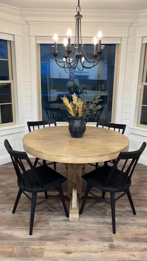 Simple Modern House Decor, Dinning Room Table For Small Area, Circle Farmhouse Table, Vintage Contemporary Dining Room, Refinished Table And Chairs, Circle Table Dining Room, Small Dining Room Ideas Round Table, Kitchen Eating Area Ideas, Small Dining Area Ideas