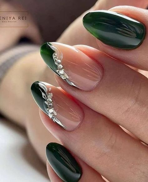 Emerald Nails, Green Acrylic Nails, Graduation Nails, Formal Nails, Green Nail Designs, Prom Nails, Floral Nails, Green Nails, Wedding Nails