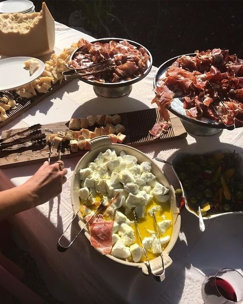 Italian Wedding Foods, Pia Arrobio, Italian Buffet, Italian Antipasto, Courtyard Wedding, Lunch Party, Family Style Dinner, Wedding Buffet, Wedding Money