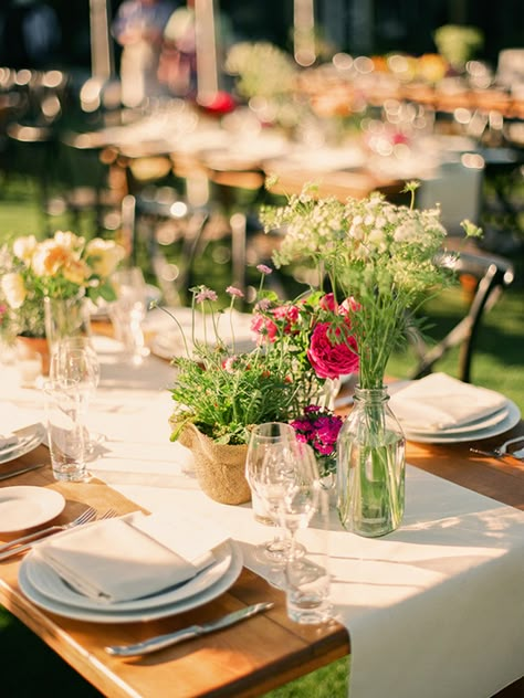 Potted Plant Centerpieces, Flower Arrangements Ideas, Farm Table Wedding, Herb Wedding, Wine Country Wedding Venues, Wildflower Centerpieces, Plant Centerpieces, Spring Flower Arrangements, Eco Friendly Wedding