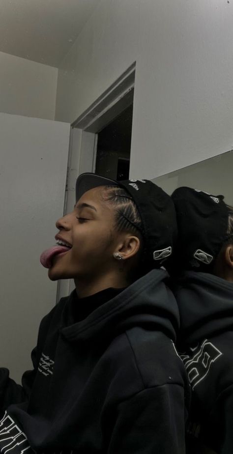 Studs With Girlfriend, Stud Hair Styles, Black Stem Lesbian Style, Black Masc Women, Black Lesbian Studs, Stud Hairstyles Female, Stud Hairstyles Female Black, Cute Studs Lesbians, Stud Lesbian Style