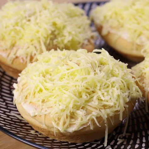 Pagkaing Pinoy, Ensaymada Recipe, Filipino Bread, Filipino Food Recipes, Vegetable Shortening, Sweet Dough, Cheesy Bread, Sugar Sprinkles, Types Of Bread