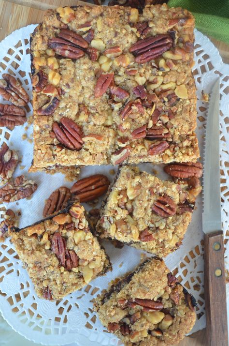 Small Batch Dates and Oat Bars Small Batch Desserts Healthy, Small Batch Bars, Quick Grab And Go Breakfast, Date Biscuits, Oat Cookie Recipe, Batch Baking, Small Batch Cookies, Desert Bar, No Bake Oatmeal Bars