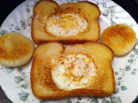 Bread With Egg In Middle, Toast With Egg In The Middle, Egg In The Hole, Continental Recipes, Eggs In Bread, Fried Egg Sandwich, French Delicacies, Egg Sandwich Breakfast, Breakfast Crockpot Recipes