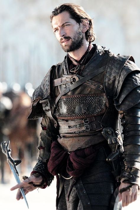 gameofthronesdaily:   Daario Naharis — Game of Thrones 4.03 “Breaker of Chains” [x] Man In Armor, Daario Naharis, Michael Huisman, Carl The Walking Dead, Michiel Huisman, Game Of Thrones Costumes, Game Of Thrones Series, Game Of Thrones Tv, The North Remembers