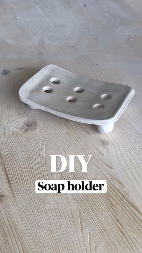 Air Dry Clay Soap Holder, Pottery Ideas Gift, Polymer Clay Soap Dish Diy, Air Dry Clay Projects Functional, Clay Household Items, Quick Ceramic Projects, Air Dry Clay Holder, Handbuilt Pottery Ideas Simple, Ceramic Art Diy