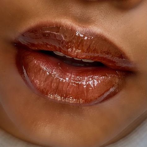 COCOA and a rich, brown lip liner🤎. And you? Which lipgloss from TGU are you wearing today or which one’s your fave👀? Lip gloss: COCOA Nude Lip Gloss www.thegloupldn.com Brown Lip Makeup Look, Brown Lips Aesthetic, Brown Lined Lip, Dark Brown Lip Liner With Gloss, Brown Outline Lips With Gloss, Brown Lip Gloss On Brown Skin, Brown Lipstick Aesthetic, Brown Lip Gloss Aesthetic, Aesthetic Glossy Lips