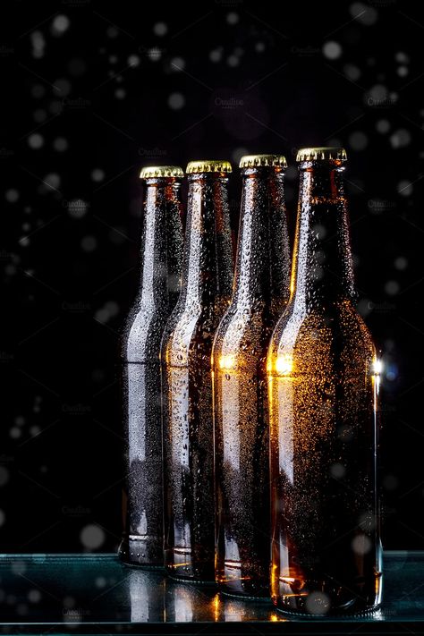 Beer Photography Styling, Beer Bottles Aesthetic, Beer Aesthetic Wallpaper, Beer Bottle Aesthetic, Beer Astethic, Beer Aesthetic Drinking, Beverage Photography Ideas, Horror High, Beer Aesthetic