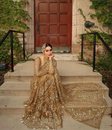 Indian Nikkah Outfit, Pakistani Guest Wedding Outfits, Baat Pakki, Baju Kahwin, Desi Fits, Reception Saree, Wedding Outfits For Women, Desi Outfits, Luxury Pret