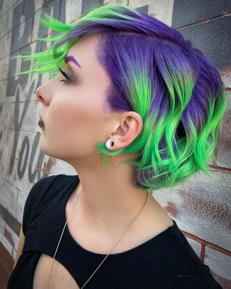 PULP RIOT HAIR DENVER COLORADO on Instagram: “🦠BEETLEJUICE🦠 Here is the result of my SLIME processing video from earlier! I’m definitely digging these spooky color combinations! Lifted…” Hip Hairstyles, Grunge Blonde, Blonde Grunge, Halloween Hair Color Ideas, Halloween Hair Color, Hairstylist Inspiration, Tiny Wardrobe, Purple And Green Hair, Grunge Ideas