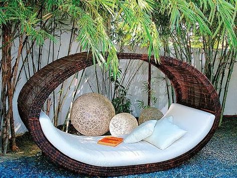 16 Cozy Outdoor Reading Nooks | BOOKGLOW Outdoor Day Bed, Daybed Outdoor, Outdoor Daybed, Wicker Decor, Day Bed, Lounge Design, Outside Living, Outdoor Wicker, Wicker Furniture