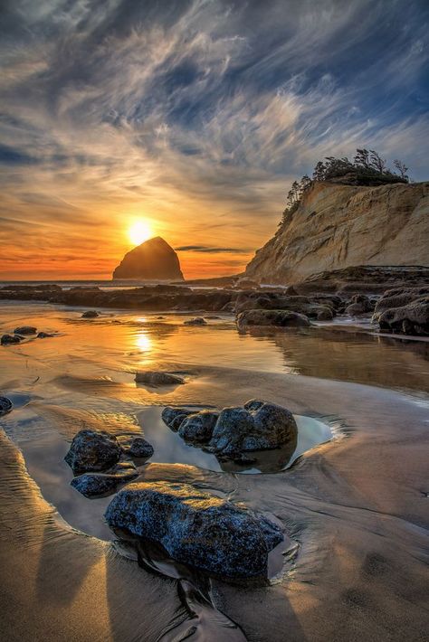 Haystack Rock, Cape Kiwanda, Oregon Coast Cape Kiwanda, Oregon Travel, Beautiful Sunrise, Oregon Coast, Beautiful Sunset, Amazing Nature, Nature Pictures, Nature Photos, Sunrise Sunset