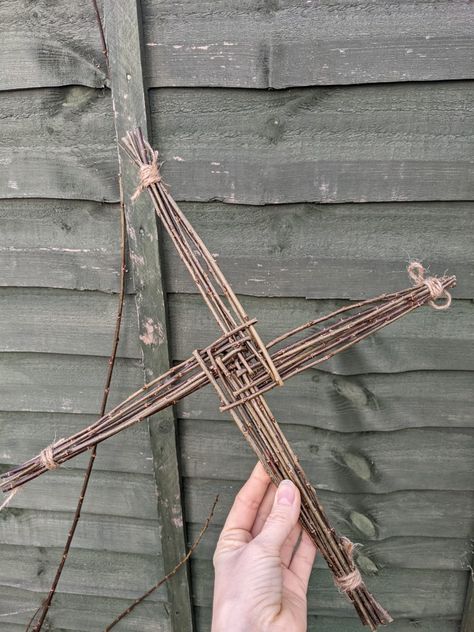 My first attempt at a St Brigid's cross ( it's a lot tricker than it looks) using freshly cut green willow. Willow Projects, Twig Stars, St Brigid Cross, Brigid's Cross, St Brigid, Willow Weaving, Concert Stage, Months Of The Year, Wreath Making