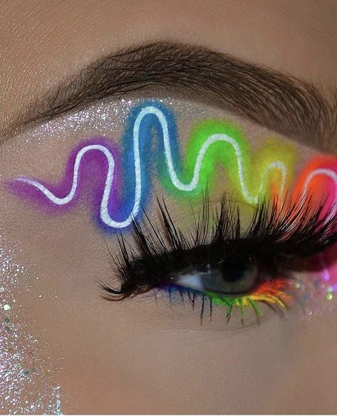 Art Eyeshadow Looks, Lgbtq Eye Makeup, Cute Makeup Looks Easy, Makeup Looks Rainbow, Rainbow Makeup Ideas, Rainbow Makeup Looks, Bright Makeup Looks, Disney Eye Makeup, Crazy Eye Makeup