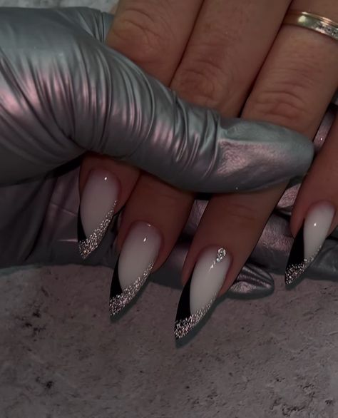 Night At The Roxbury, Black Silver Nails, Black Acrylic Nail Designs, Silver Nail Designs, Silver Nail Art, Fancy Nails Designs, No Mercy, Black Nail, January 25