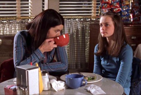 Gilmore Girls Coffee, Gilmore Girls Fashion, Lane Kim, Gilmore Girls Luke, Gilmore Girls Outfits, Lukes Diner, Team Logan, Lauren Graham, Sense Of Self