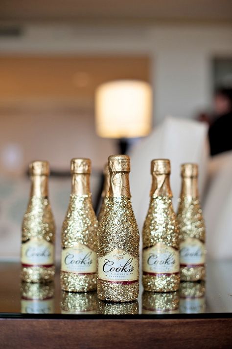 Top 10 Party Decorations Inspired by the Great Gatsby - Top Inspired Gatsby Party Favors, Champagne Centerpiece, Mini Prosecco Bottles, Gold Champagne Bottle, Champagne Favors, Great Gatsby Theme, Mini Champagne Bottles, Glitter Champagne, Gatsby Themed Party